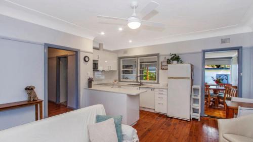 Umina Beach House | Pet-Friendly Lazy Days Seaside Cottage at Umina Beach