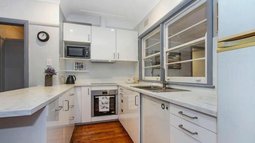 Umina Beach House | Pet-Friendly Lazy Days Seaside Cottage at Umina Beach
