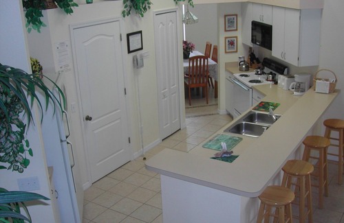 Lindfields House | Relaxing Getaway: Lazy Days Vacation with Pool & Breakfast