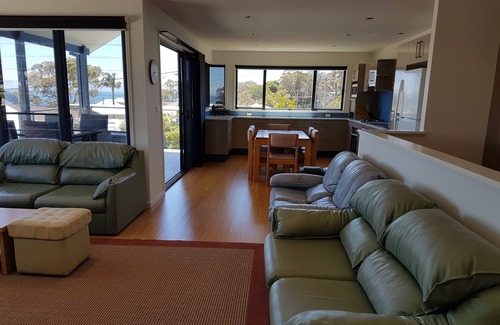 Currarong House | Beachfront Escape at LAZY DAYZ Currarong - 10/10 Guest Rated