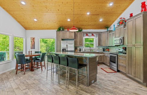 Jasper House | Unforgettable "LAZY DAZE": Steps from Duncan Bridge Marina