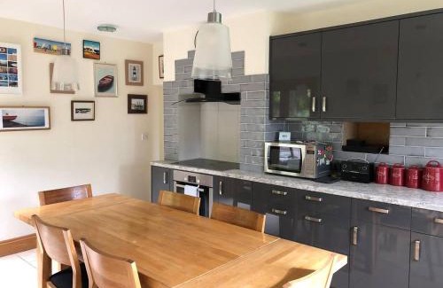 Southwater Apartment | Cozy Lazy Daze Cottage: Pet & Child Friendly Retreat