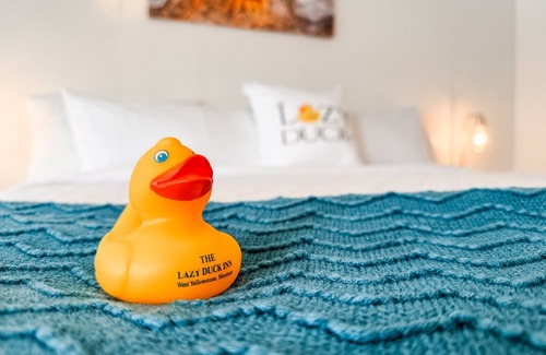 West Yellowstone Hotel | Cozy Retreat at Lazy Duck Inn - Breakfast Included!
