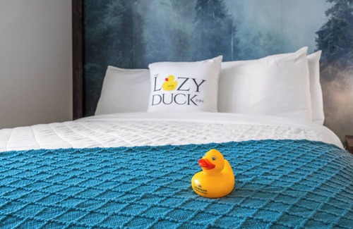 West Yellowstone Hotel | Relax at Lazy Duck Inn with Pool and Breakfast Included