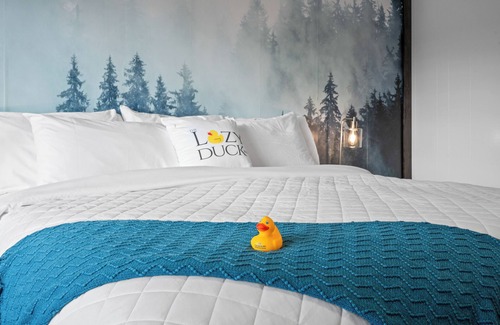 West Yellowstone Hotel | Spacious Newly Remodeled Room at Lazy Duck Inn #27