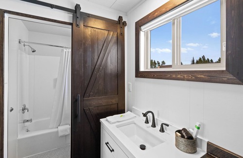 West Yellowstone Hotel | Spacious Newly Remodeled Room at Lazy Duck Inn #27