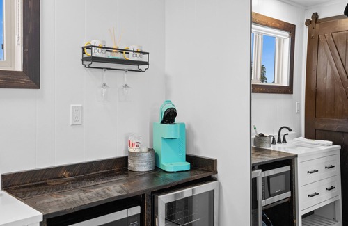 West Yellowstone Hotel | Spacious Remodeled Room at Lazy Duck Inn #29 - Guest Rated 10/10