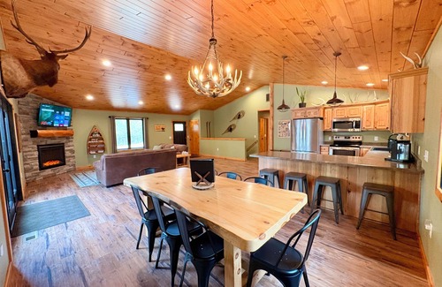 Wisconsin Dells House | Experience Lazy Elk Lodge: Cabin Retreat with Pool & Spa