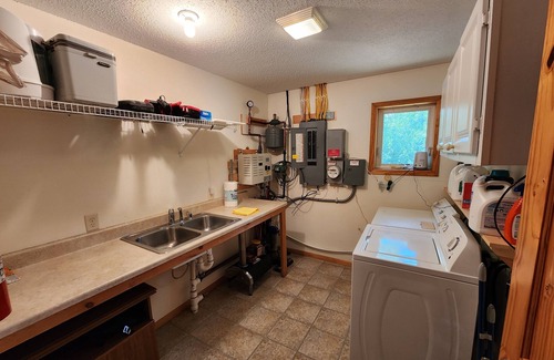 Baudette House | Discover Lazy Fox Lodge: Pet-Friendly Retreat at Lake of the Woods