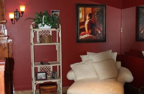 Joppa Apartment | Indulge in the Lazy G #1 Honeymoon Suite with Spa & Hot Tub