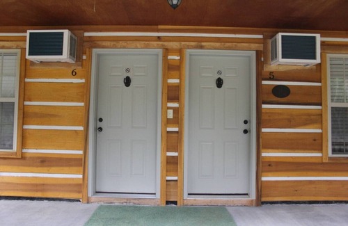 Joppa Cabin | Cozy Lazy G Cabin #5 - Pet Friendly & Family Approved