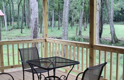 Joppa Cabin | Cozy Lazy G Cabin #6: Pet-Friendly Retreat with Breakfast