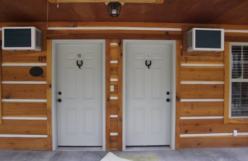 Joppa Cabin | Handicap Accessible Lazy G Cabin #8 - Pet Friendly Retreat