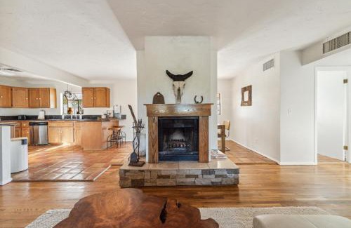 Diamond Bell Ranch House | Lazy H Bar Desert Outpost Ranch House with Pool and Hot Tub