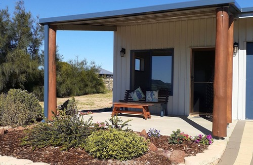 White Peak Apartment | Top-Rated Lazy Hills Guest Accommodation with Ocean View