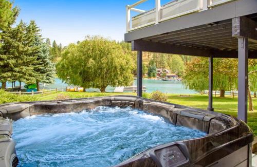 Lakeside House | Relaxing Getaway at Lazy K on Peaceful Bay Lake House