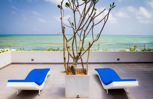Hikkaduwa Hotel | Relax at Lazy Koala: Oceanfront Pool & Family-Friendly Fun