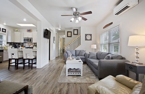 Long Beach House | Cozy Lazy Lemon Cottage - Steps from the Beach & Pet Friendly