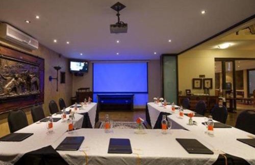 Bloemfontein House | Cozy Lazy Lizard Guesthouse with Breakfast & Kitchen Access