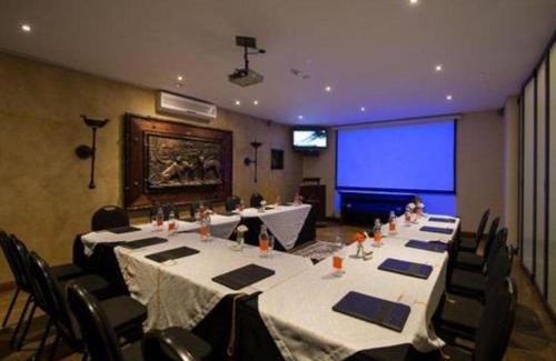 Bloemfontein House | Cozy Lazy Lizard Guesthouse with Breakfast & Kitchen Access