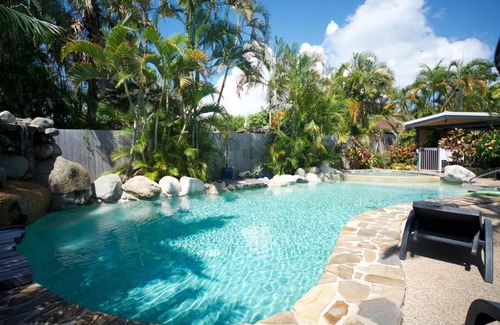Port Douglas Hotel | Relax at Lazy Lizard Motor Inn with Ocean Views & Pool