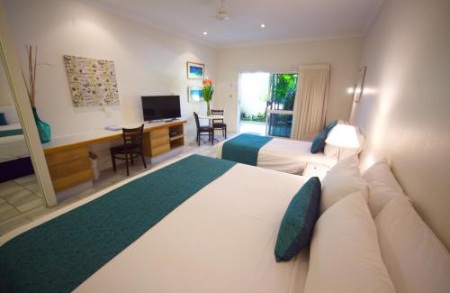 Port Douglas Hotel | Relax at Lazy Lizard Motor Inn with Ocean Views & Pool