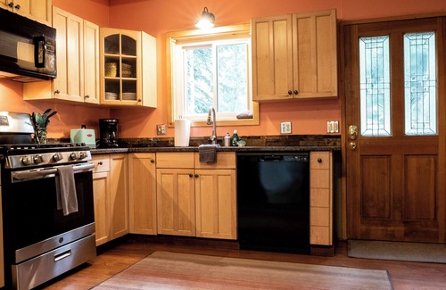 Black Hawk Cabin | Serene Cabin Retreat by the Creek with Hot Tub & More!