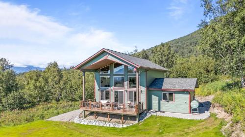Palmer House | Relax at Lazy Mountain Guest House with Family-Friendly Amenities