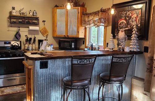 South Boardman Cabin | Relaxing Retreat at Lazy on the Lake - Guest Rated 9.8