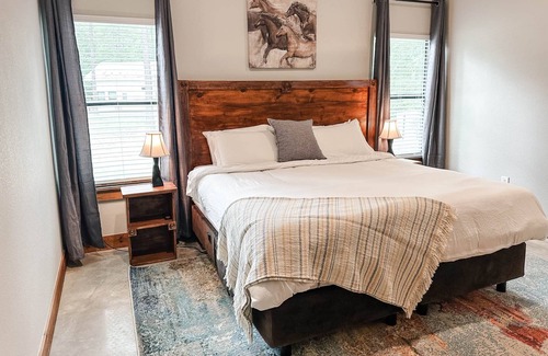 Centralia Cabin | Cozy Lazy Pines Cabins: Pet-Friendly Getaway Awaits!