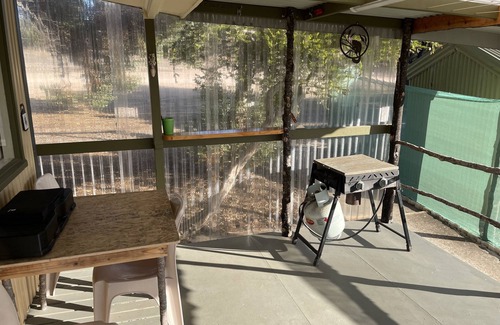Ward Cabin | Relax at Lazy Possum: Family-Friendly with Spa & Breakfast