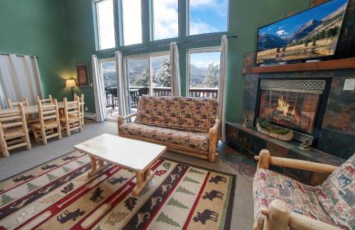 Estes Park House | Relax at Lazy R Cottages - Family-Friendly Cabin Retreat