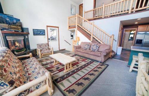 Estes Park House | Relax at Lazy R Cottages - Family-Friendly Cabin Retreat