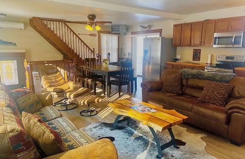 Dorchester Cabin | Relaxing Getaway at Lazy River Cabin with Unique Amenities
