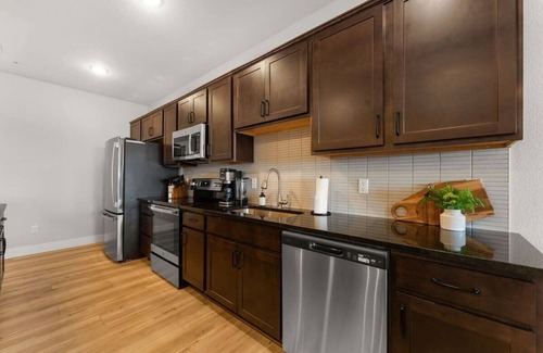 Kimberling City Condo | Enjoy the Lazy River and Hot Tub at Our Lakeview Retreat!
