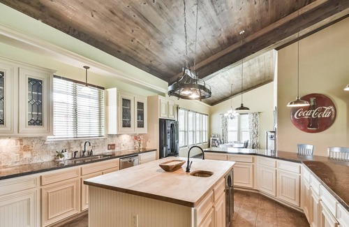 Cypress House | Unforgettable Lazy River Retreat with Private Pool & Spa