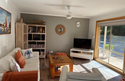Waterhouse Villa | Relax at Lazy Sails Port - Pets Welcome with Free WiFi
