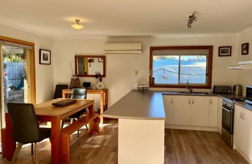 Waterhouse Villa | Relax at Lazy Sails Port - Pets Welcome with Free WiFi
