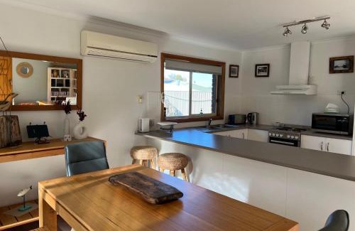 Waterhouse Villa | Relax at Lazy Sails Port - Pets Welcome with Free WiFi