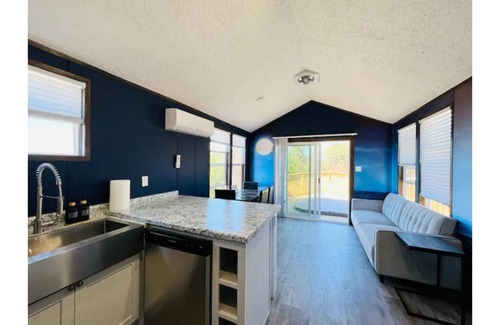Drumright Cabin | Relax at Lazy Spring Farm: Star Gazing & Hot Tub Retreat