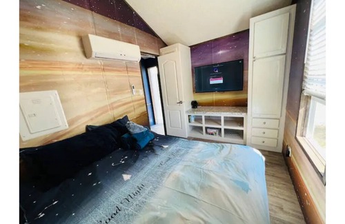Drumright Cabin | Relax at Lazy Spring Farm: Star Gazing & Hot Tub Retreat
