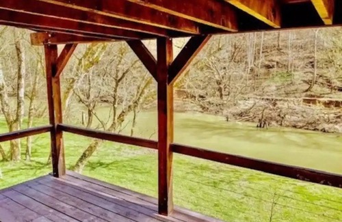 Dabolt Cabin | Discover Lazy Turtle Campground: Pet-Friendly & Family Fun