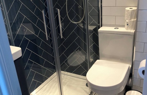 Newquay City Centre Hotel | Unwind at Lazy Waves Boutique B&B with Gourmet Dining