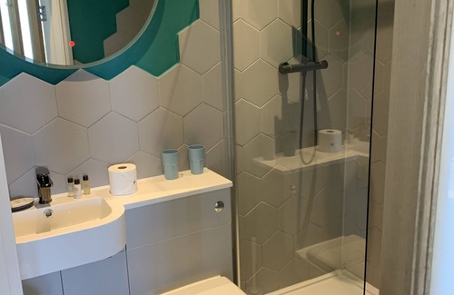 Newquay City Centre Hotel | Unwind at Lazy Waves Boutique B&B with Gourmet Dining