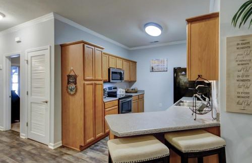 Surfside Beach Apartment | Inviting Lazy Willow 102: Pet-Friendly Retreat with Pool