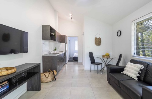 Yamba Apartment | Cozy Oceanfront Retreat - Lazy Woods Two Awaits You