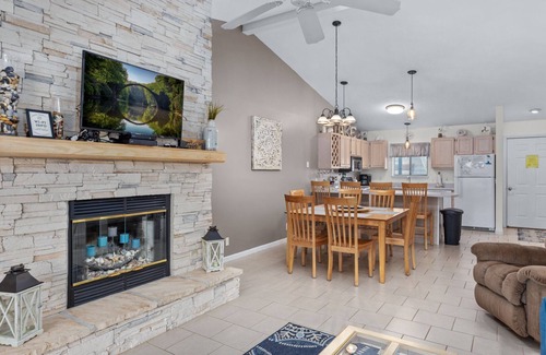 Osage Beach Condo | Prime Waterfront Condo with Pool & Family-Friendly Amenities