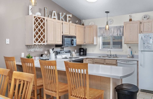 Osage Beach Condo | Prime Waterfront Condo with Pool & Family-Friendly Amenities