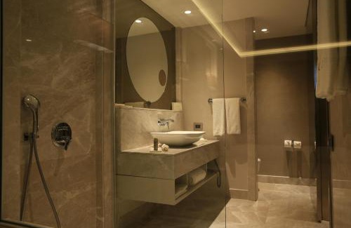 Beyoglu Hotel | Discover Lazzoni Hotel: 5-Star Comfort with Spa & Pool
