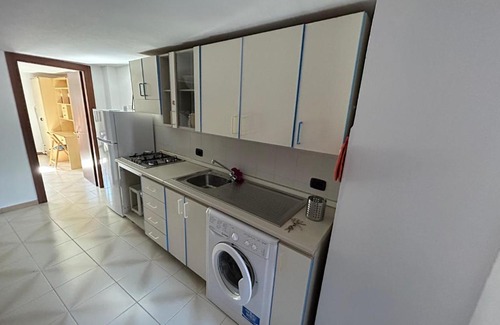 Tagliacozzo Apartment | Family-Friendly LB Guest House with Great Reviews